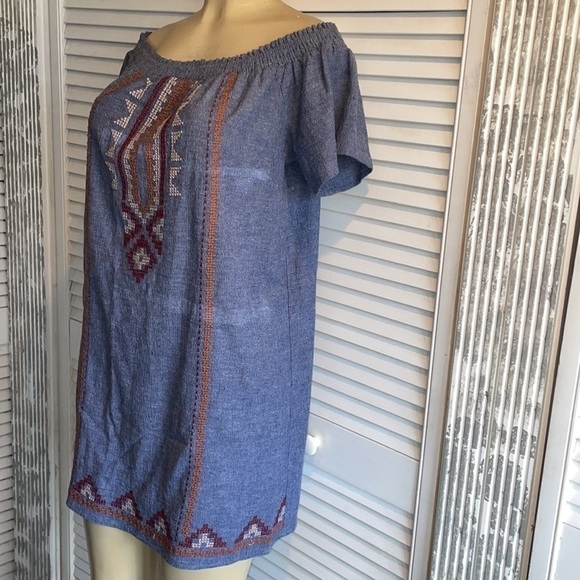 Lush embroidered design off the shoulder dress - Picture 3 of 6